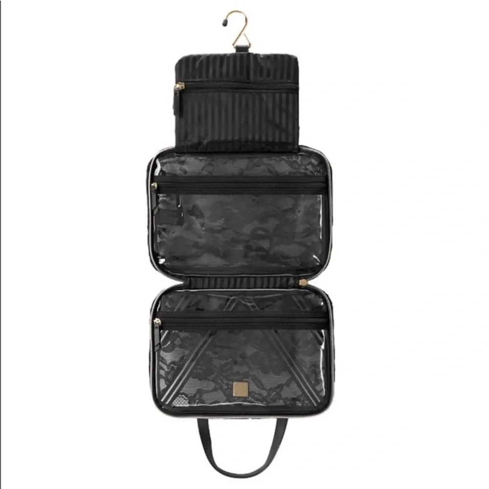 NWT VS Everything travel case‎